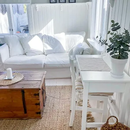 Villa Primavera Apartment In Hanko Exterior photo